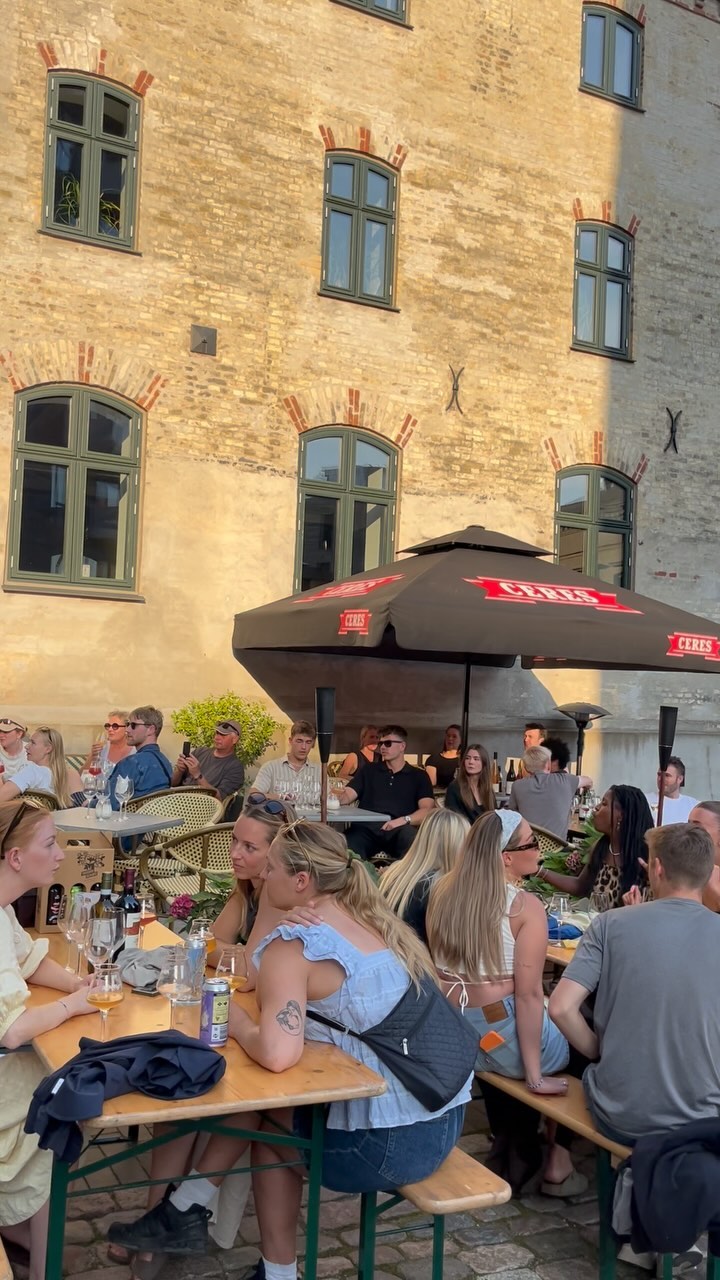 TAK for i går 🍻

Endnu en koncert løb af stablen på Ceresbyens hyggeligste terrasse 🎶 med solskin, bar, lodtrækninger, dejlig stemning og @_visemaend - og det var saftsuseme bare en go’ fredag 😍